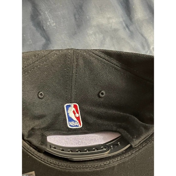 NEW Men's Cavaliers adidas 2017 Champions Locker Room Snapback Adjustable Hat - Picture 5 of 5